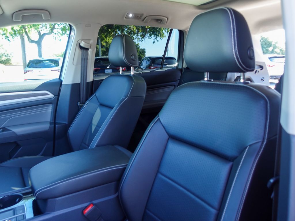 Used 2023 Gray Volkswagen 3.6L V6 SE w/Technology image 22