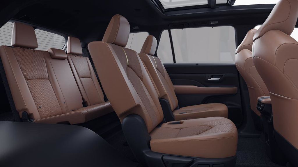 Thumbnail: 2025 Toyota Grand Highlander - 7