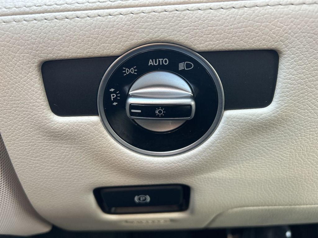 Thumbnail: 2015 Mercedes-Benz SL-Class - 28