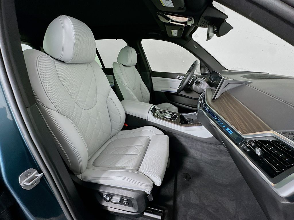 Thumbnail: 2025 BMW X5 - 29