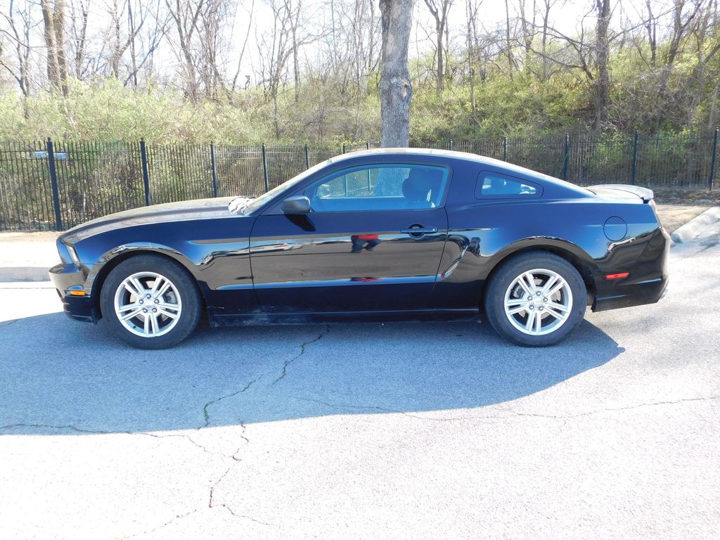 2013 Ford Mustang V6 2