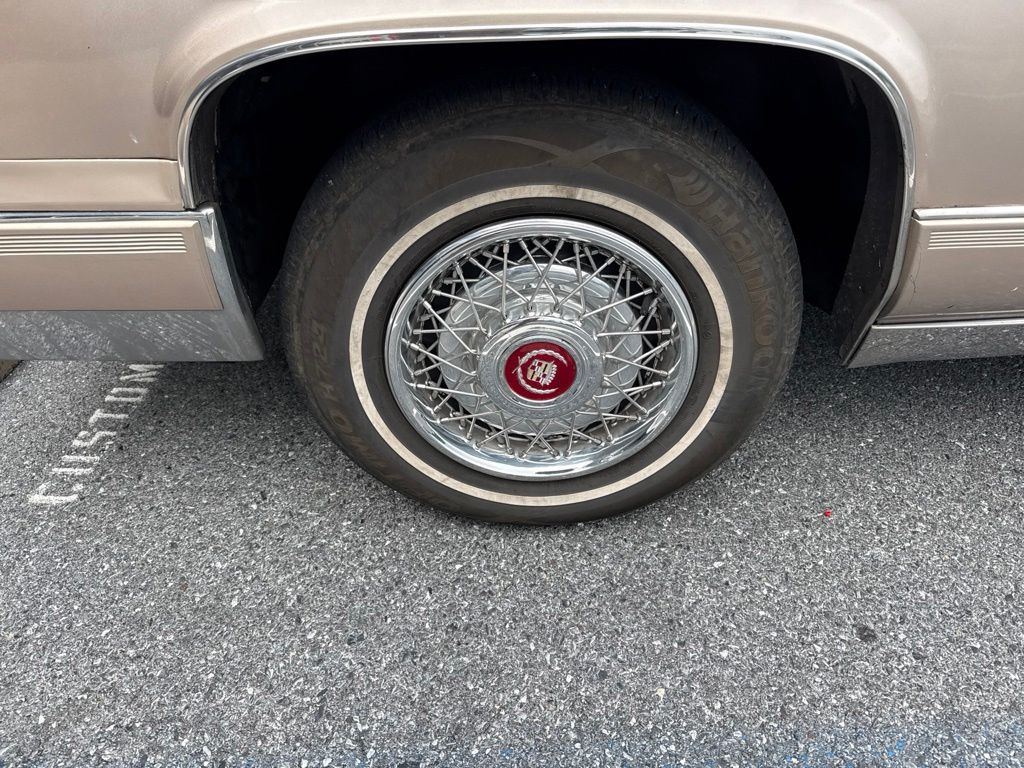 1992 Cadillac Brougham — photo 4