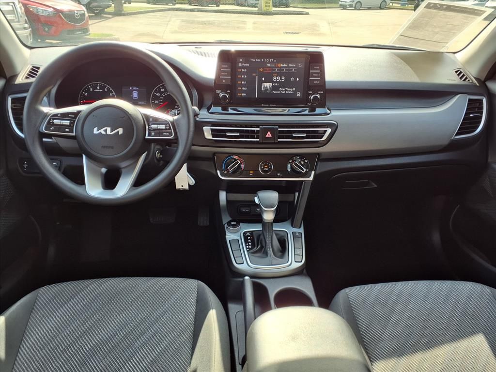 2022 Kia Seltos LX White at Shottenkirk Kia Fort Bend