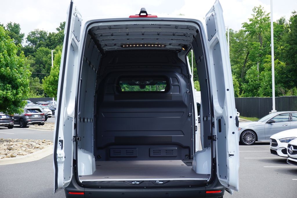 Thumbnail: 2025 Mercedes-Benz Sprinter - 20