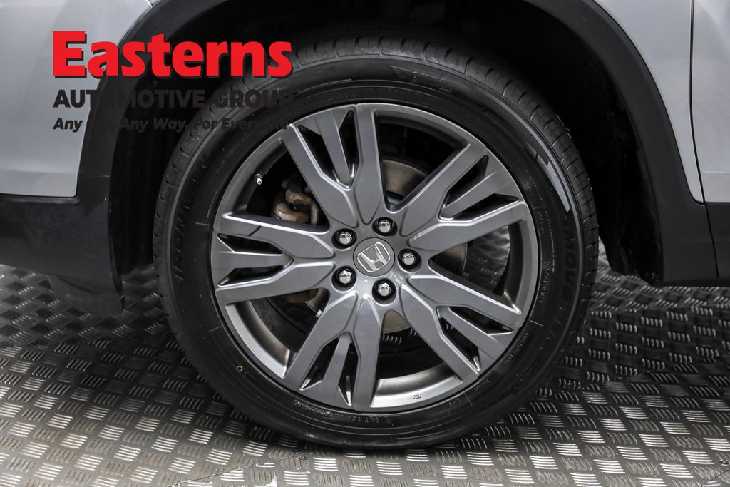 Used 2021 Silver Honda EX-L image 32