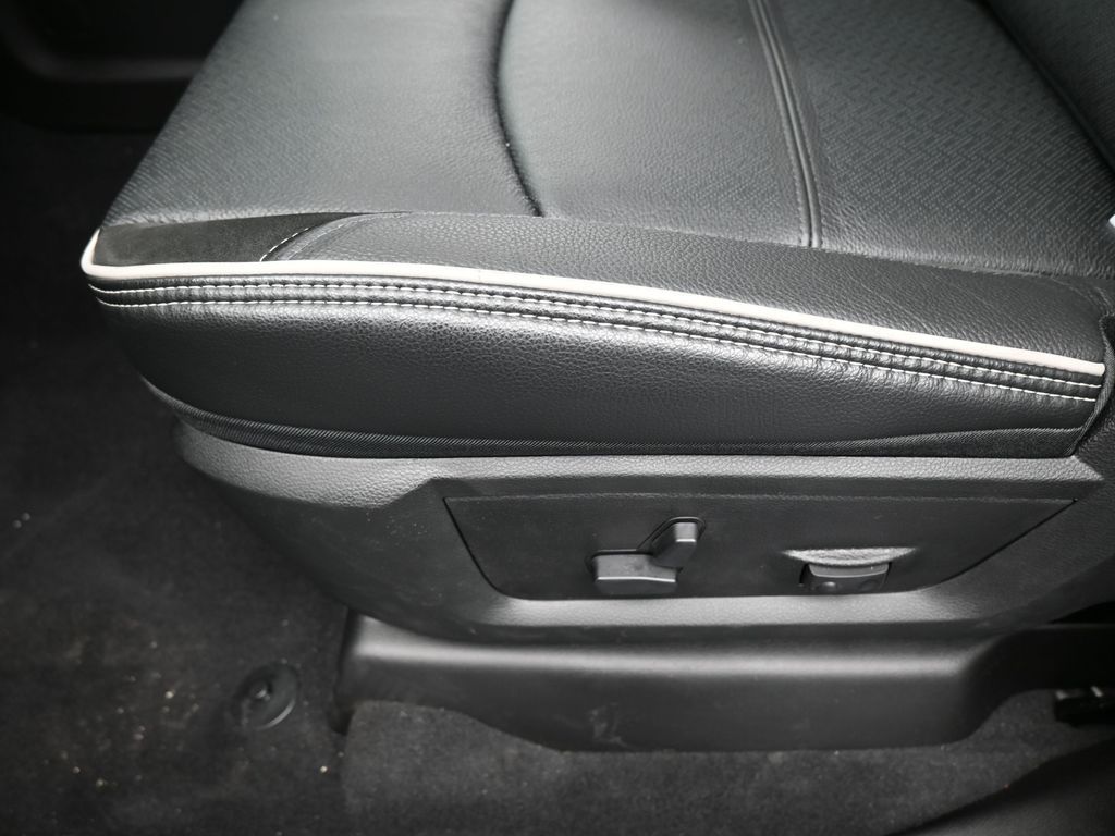 New 2026 Diamond Black Crystal Pearlcoat Ram Laramie image 15