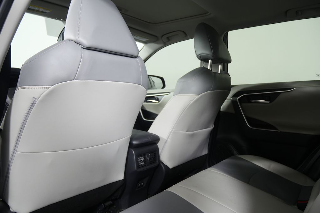 Thumbnail: 2019 Toyota RAV4 - 17