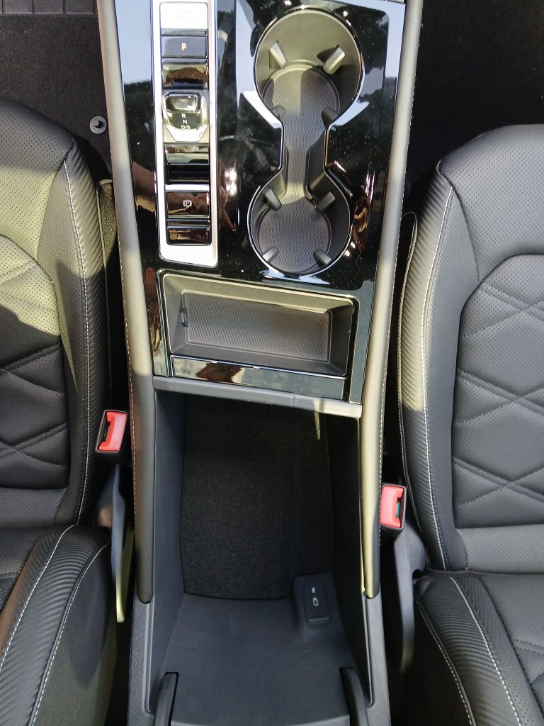 New 2026 Black Volkswagen SE w/Technology image 25