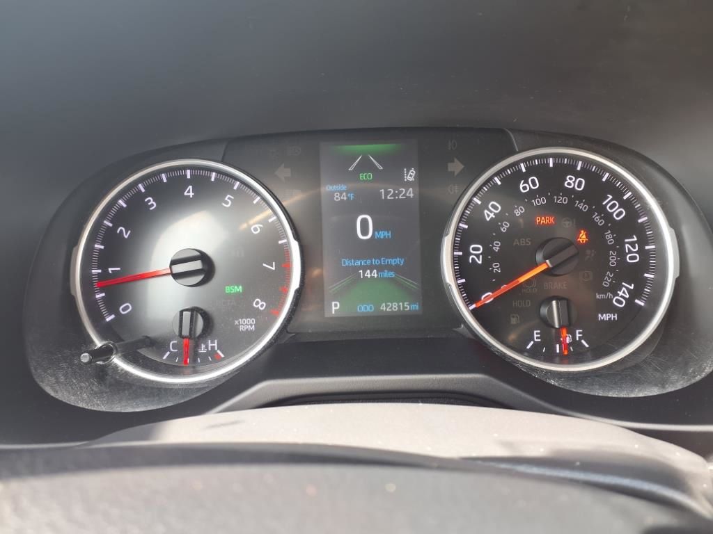 2022 Toyota RAV4 XLE photo 25