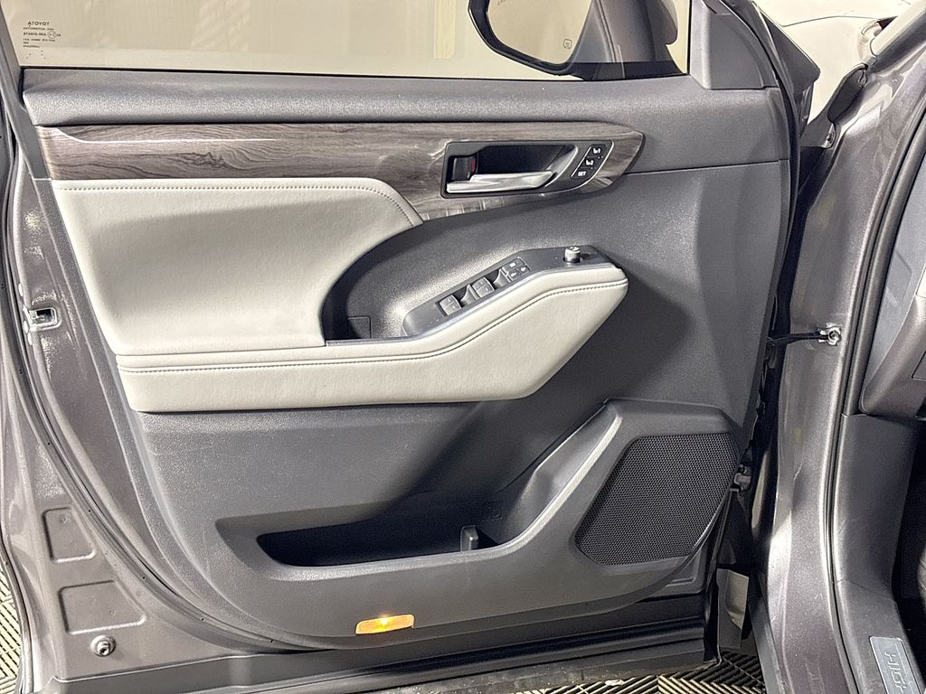 2021 Toyota Highlander Hybrid Limited