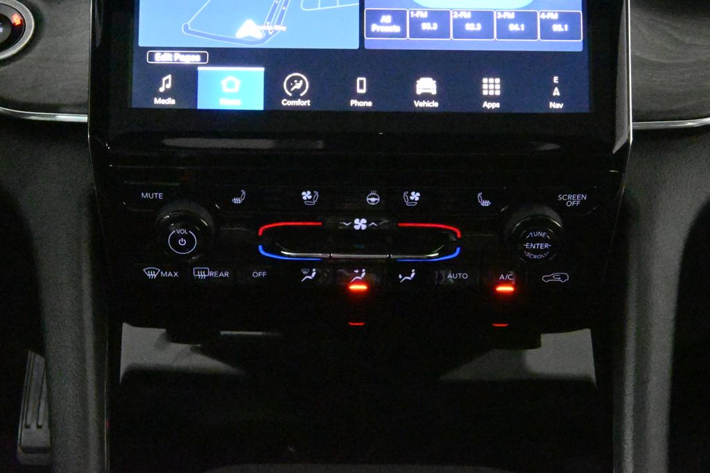 Thumbnail: 2024 Jeep Grand Cherokee - 25