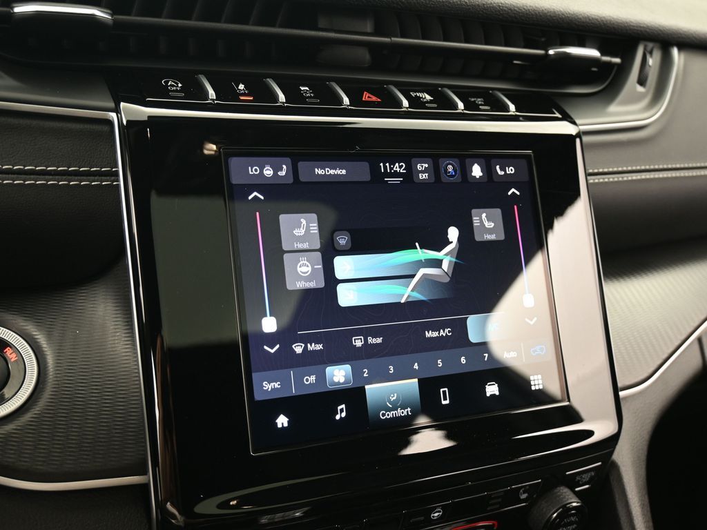 Used 2024 Bright White Clearcoat Jeep Altitude X image 18