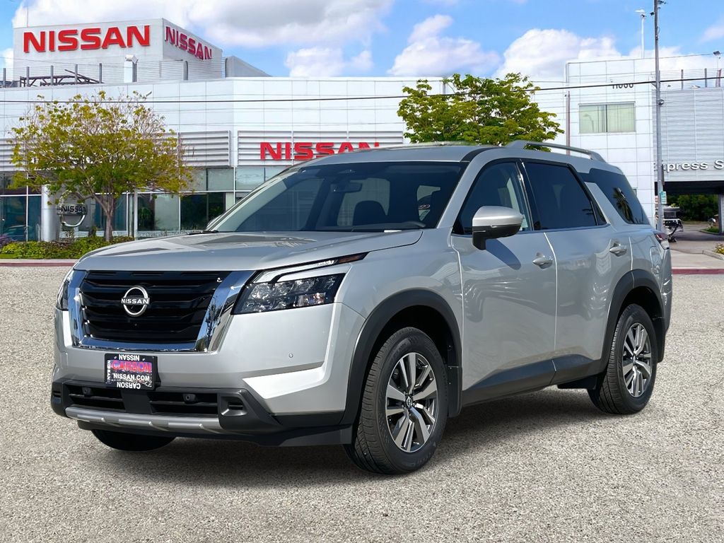 2025 Nissan Pathfinder SL