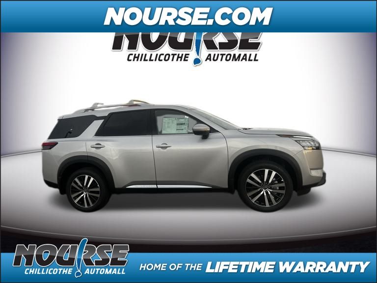 2024 Nissan Pathfinder Platinum photo