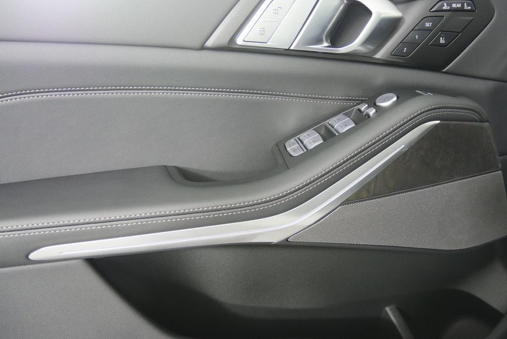 2026 BMW X7 xDrive40i 9