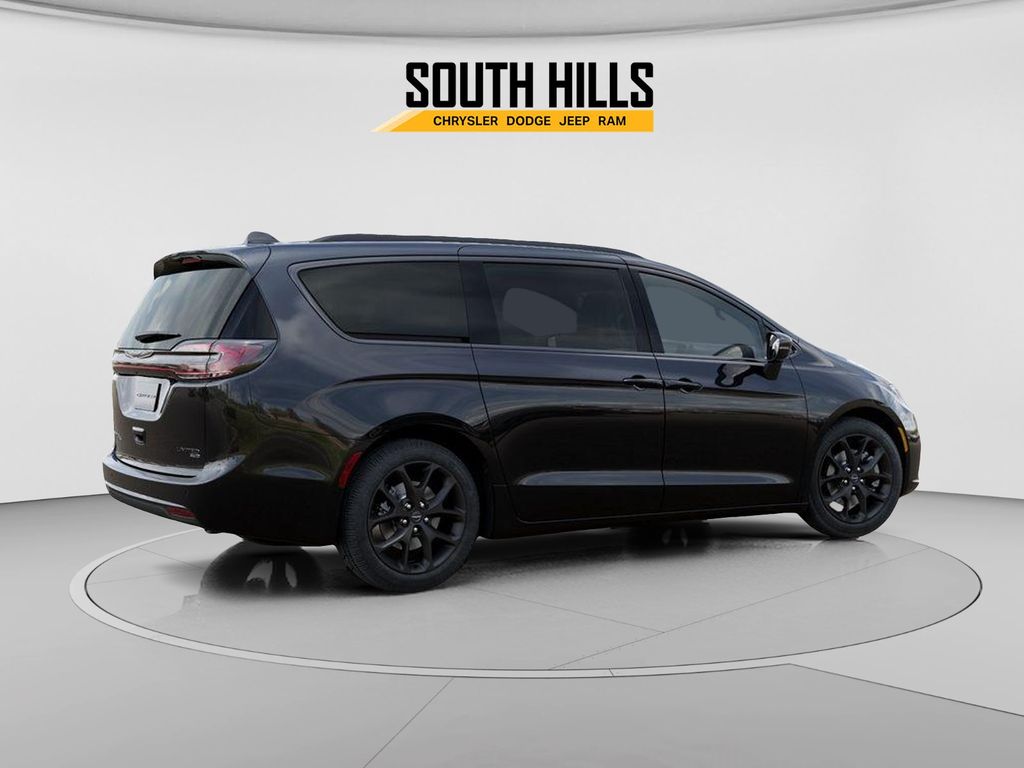 2026 Chrysler Pacifica Limited Black at South Hills CDJR