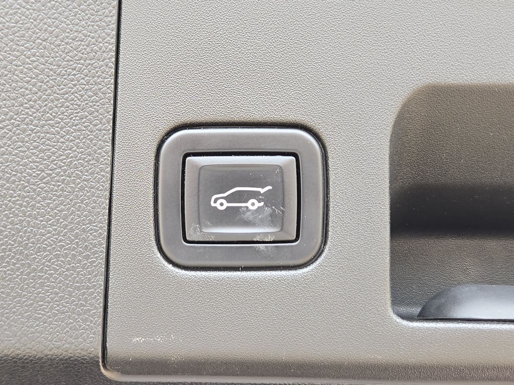 2023 Cadillac XT4 Premium Luxury - 11