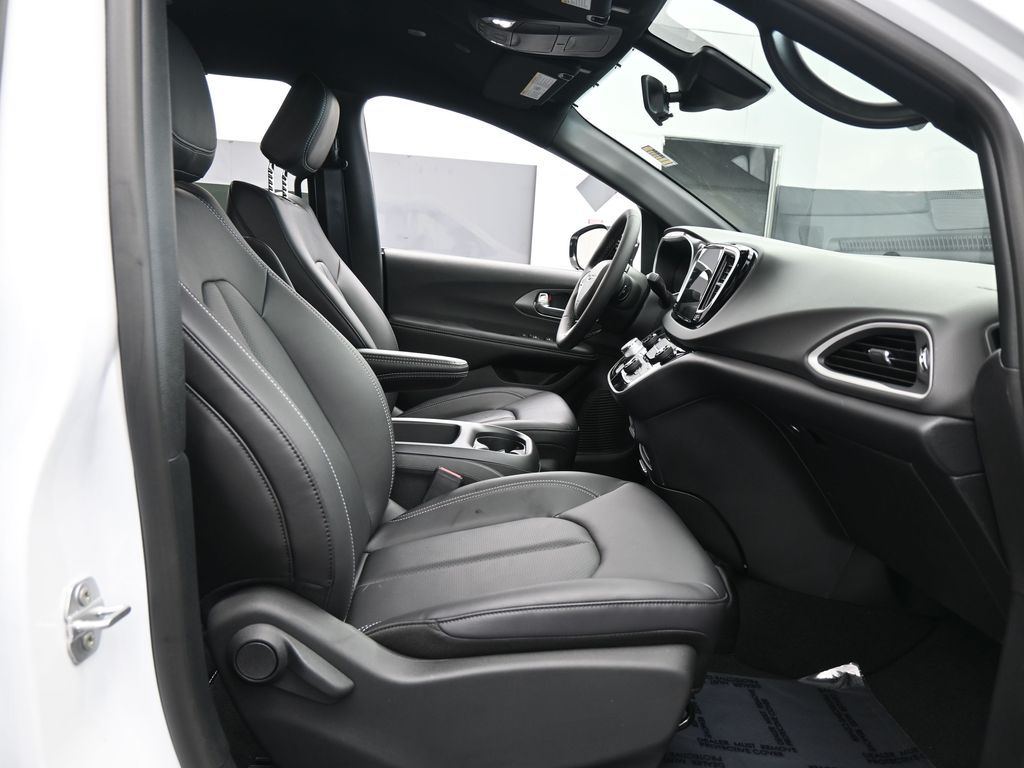 Used 2026 Bright White Clearcoat Chrysler LX image 42