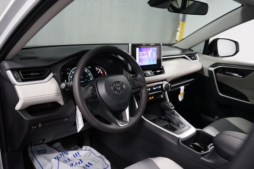 Thumbnail: 2025 Toyota RAV4 - 11