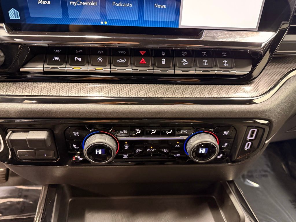 Thumbnail: 2025 Chevrolet Silverado 1500 - 18