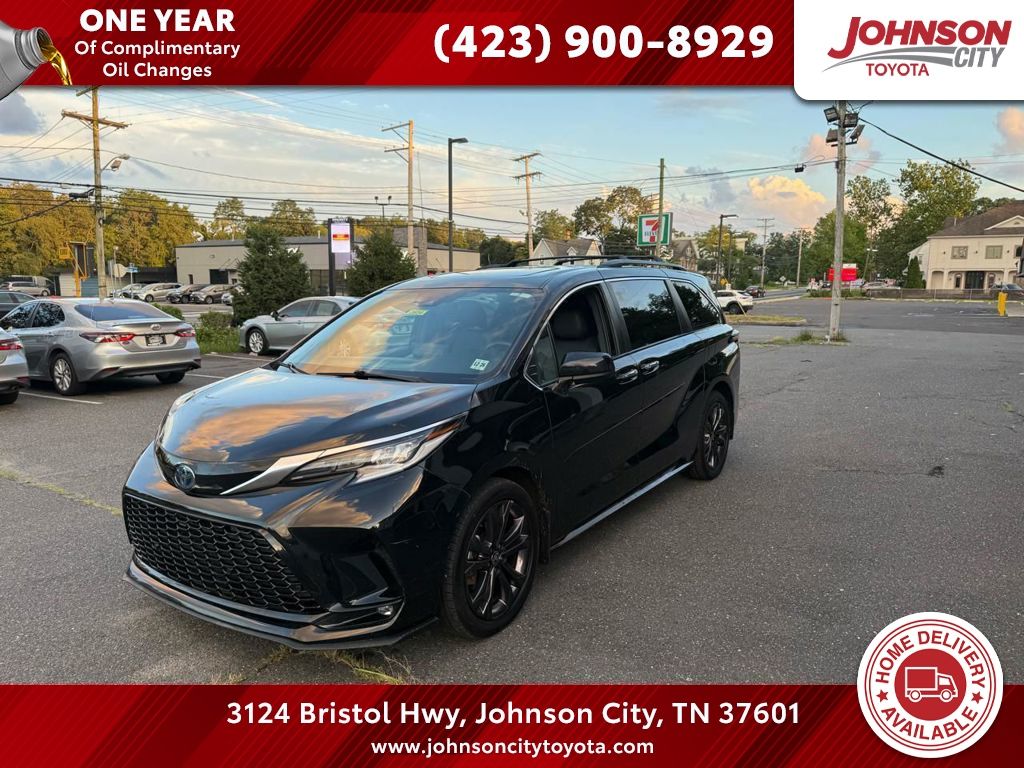 Midnight Black Metallic 2022 Toyota Sienna Minivan Front-Wheel Drive Continuously Variable Transmission