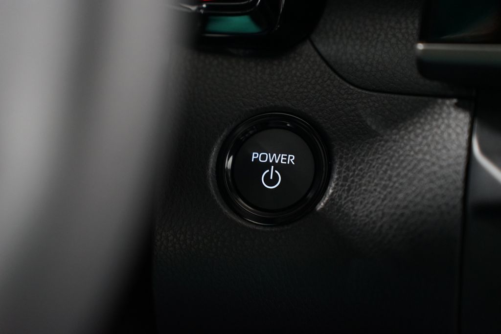 2025 Toyota Camry SE 22