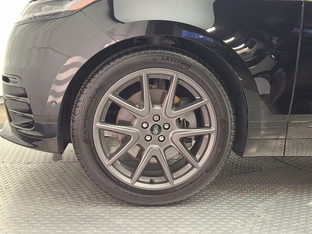 Thumbnail: 2025 Land Rover Range Rover Velar - 8