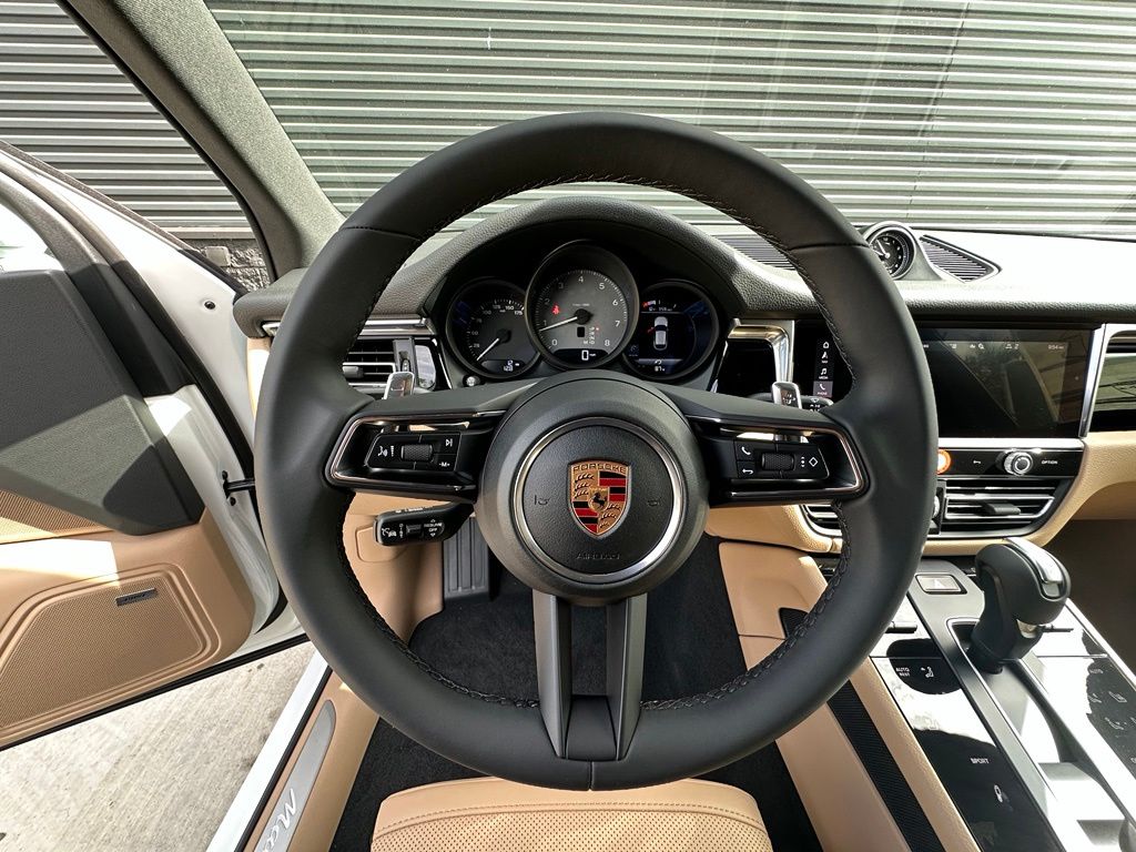Thumbnail: 2026 Porsche Macan - 25