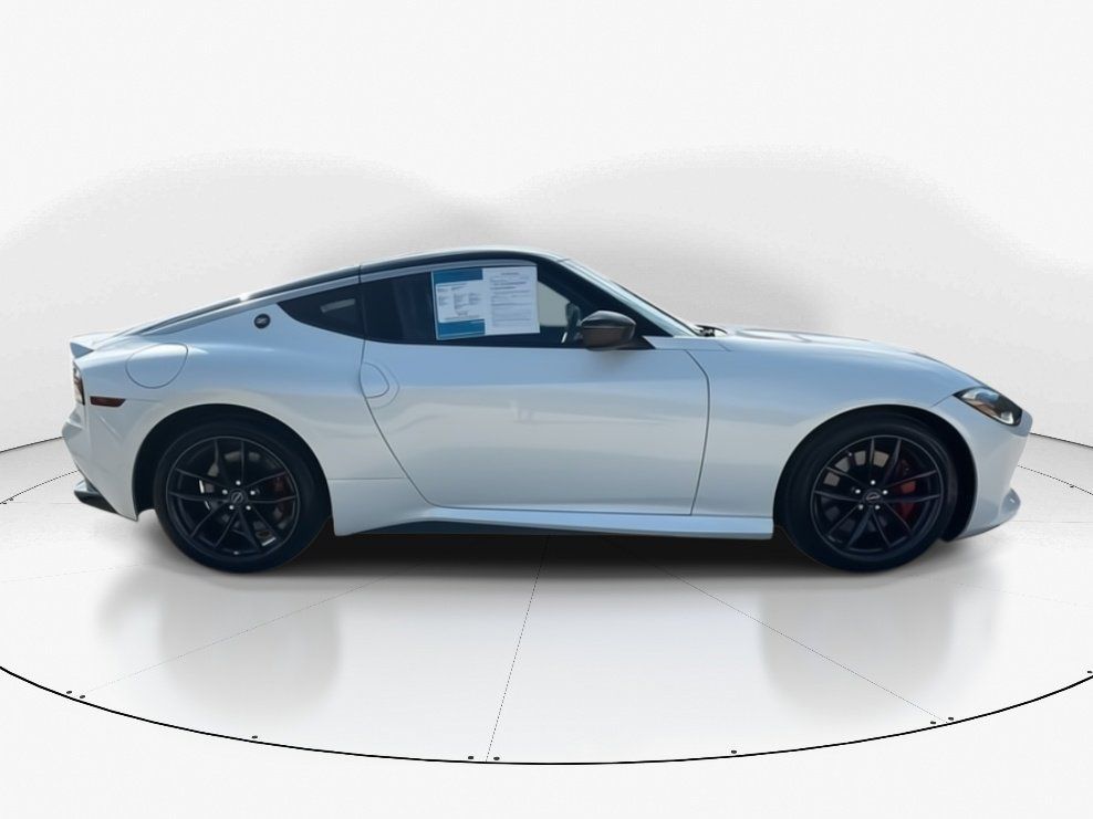 2024 Everest White Pearl Tricoat/Super Black Nissan Z Performance RWD Coupe