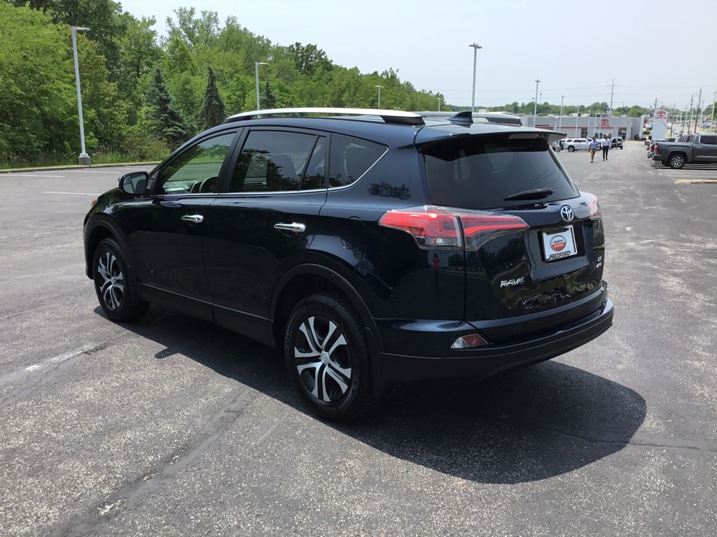 2018 Toyota RAV4 LE 3