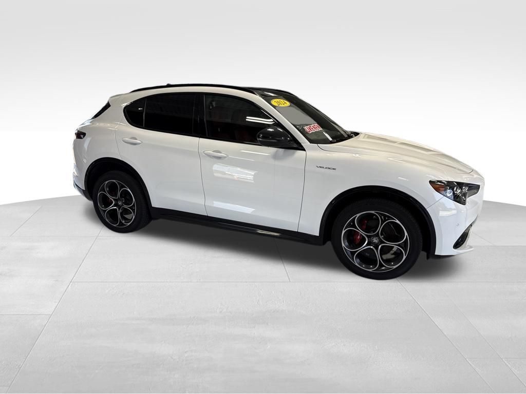 Used 2024 White Alfa Romeo Veloce image 10