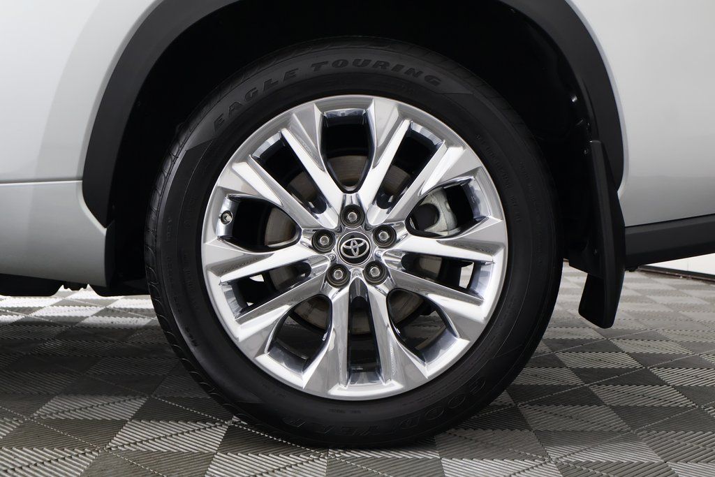 Thumbnail: 2023 Toyota Highlander - 17