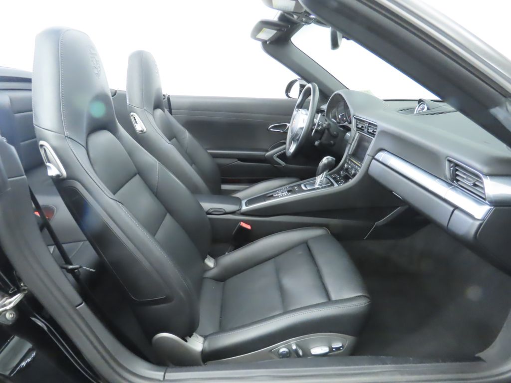 Thumbnail: 2016 Porsche 911 - 28