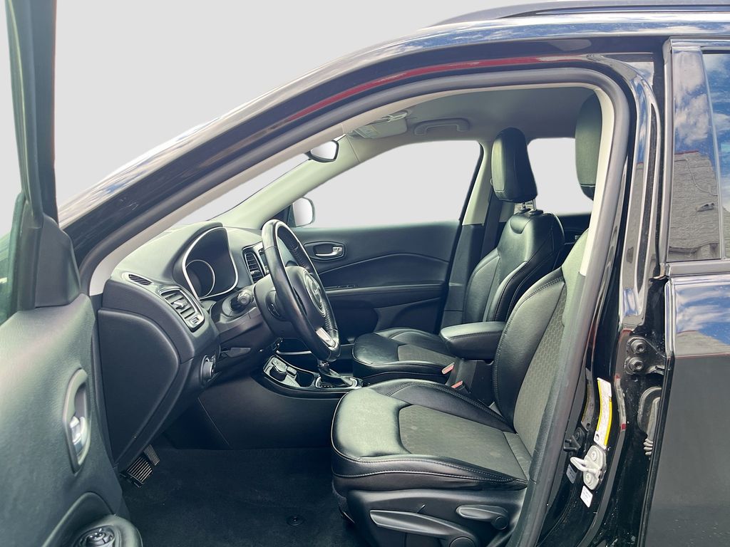 Used 2020 Black Jeep Latitude image 19