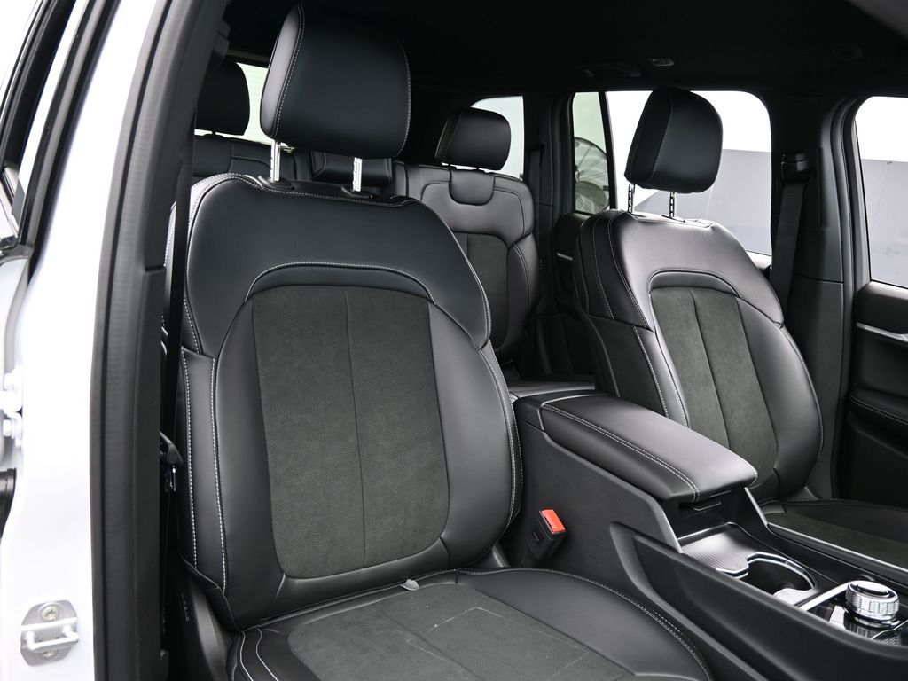 New 2026 Bright White Clearcoat Jeep Laredo image 43