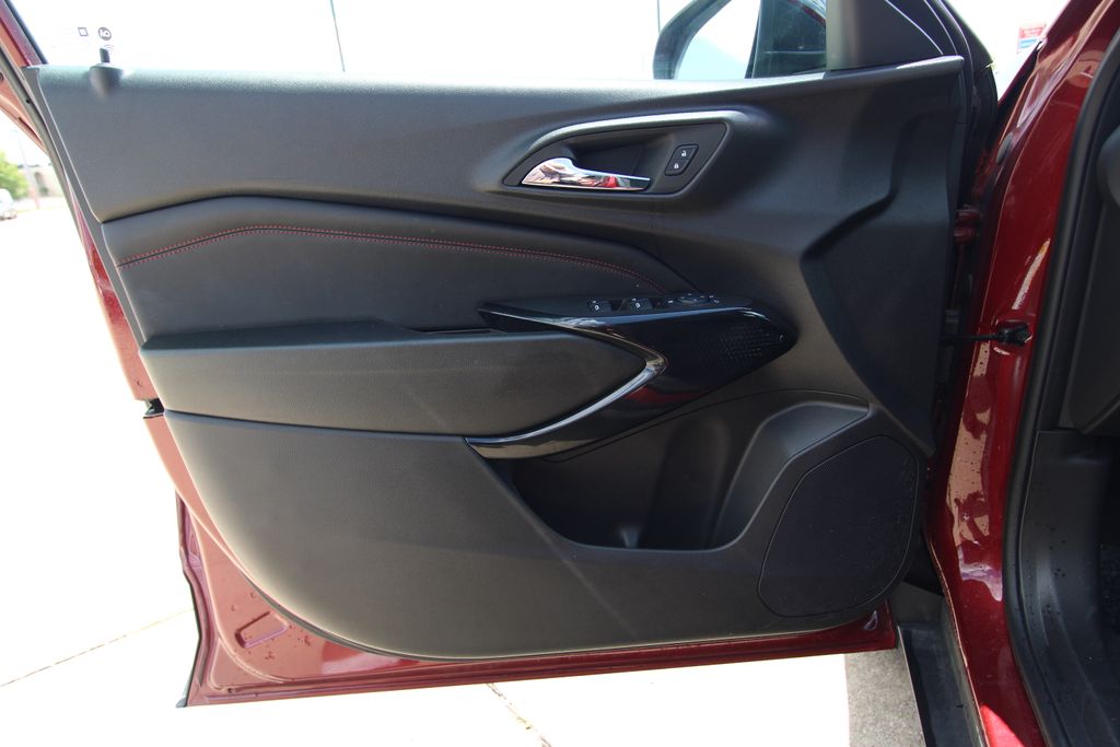 Used 2025 Chevrolet Trax SUV