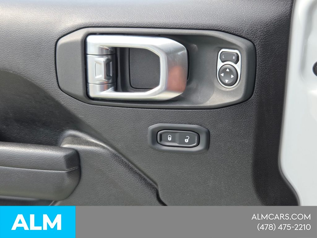 Used 2025 White Jeep Rubicon image 31