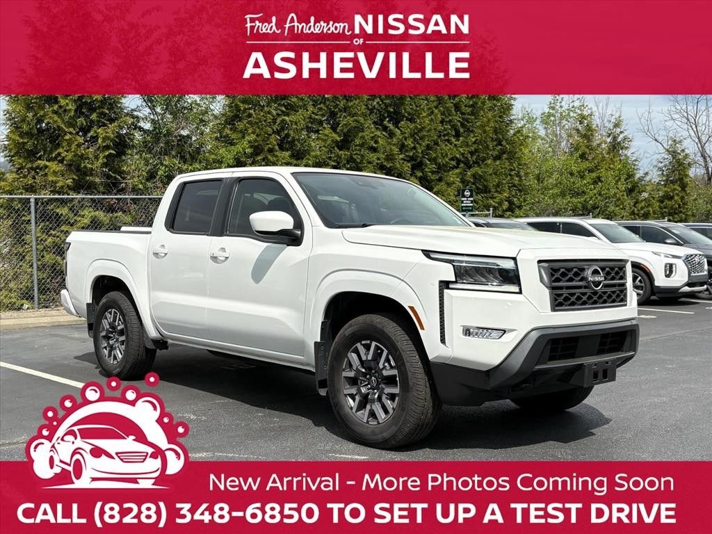 Glacier White 2024 Nissan Frontier SL 4dr Crew Cab 4WD Pickup Truck Four-Wheel Drive 9-Speed Automatic Overdrive