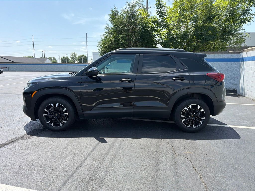 Thumbnail: 2022 Chevrolet TrailBlazer - 2
