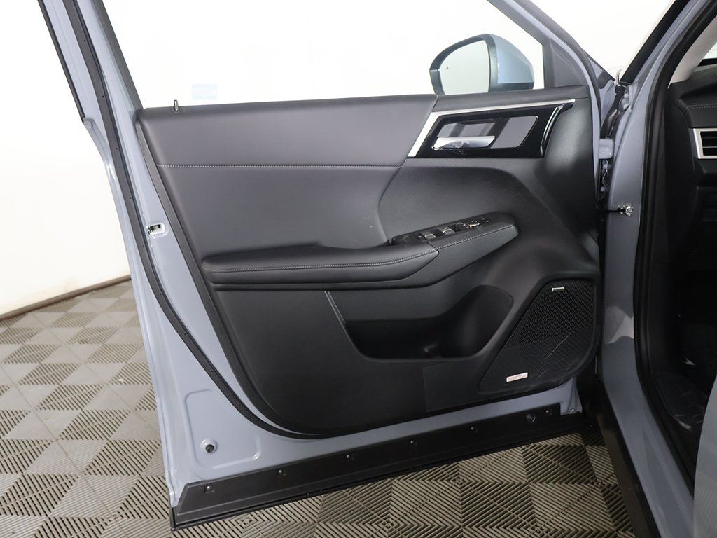 New 2026 Gray Mitsubishi SE image 25
