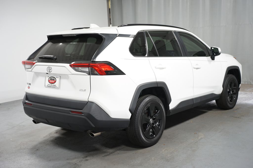 2021 Toyota RAV4 XLE 8