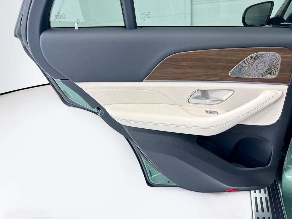 Thumbnail: 2026 Mercedes-Benz GLE - 25