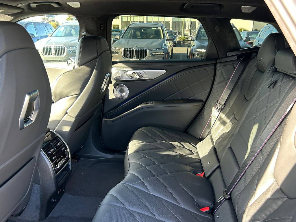 Thumbnail: 2026 BMW XM - 30