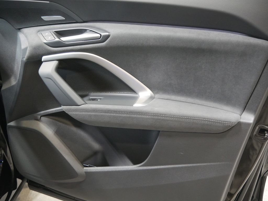 Thumbnail: 2026 Audi SQ5 - 18