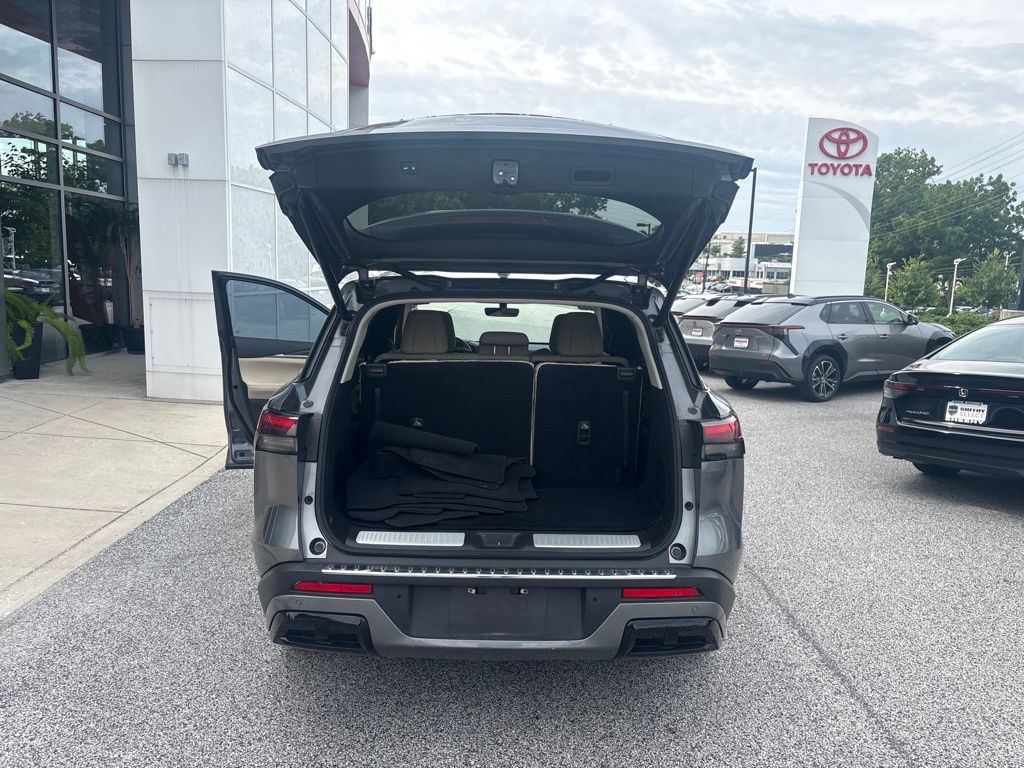 Used 2023 Gray INFINITI LUXE image 9