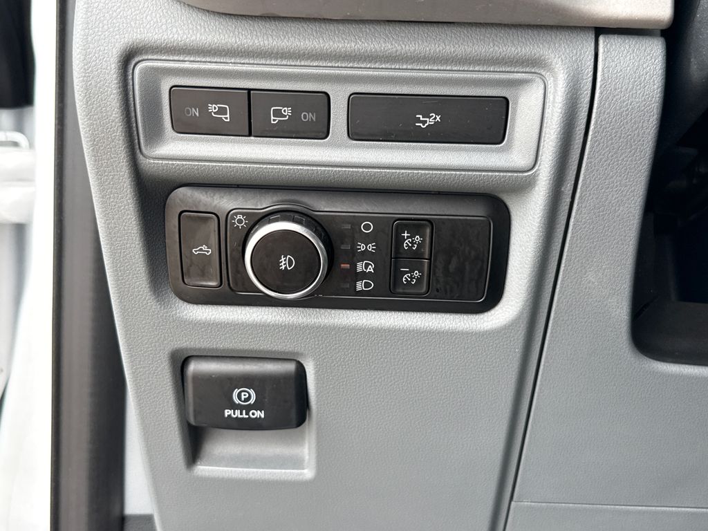 2023 Oxford White Ford F-150 XLT RWD Truck