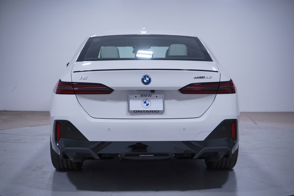 Thumbnail: 2026 BMW i5 - 5