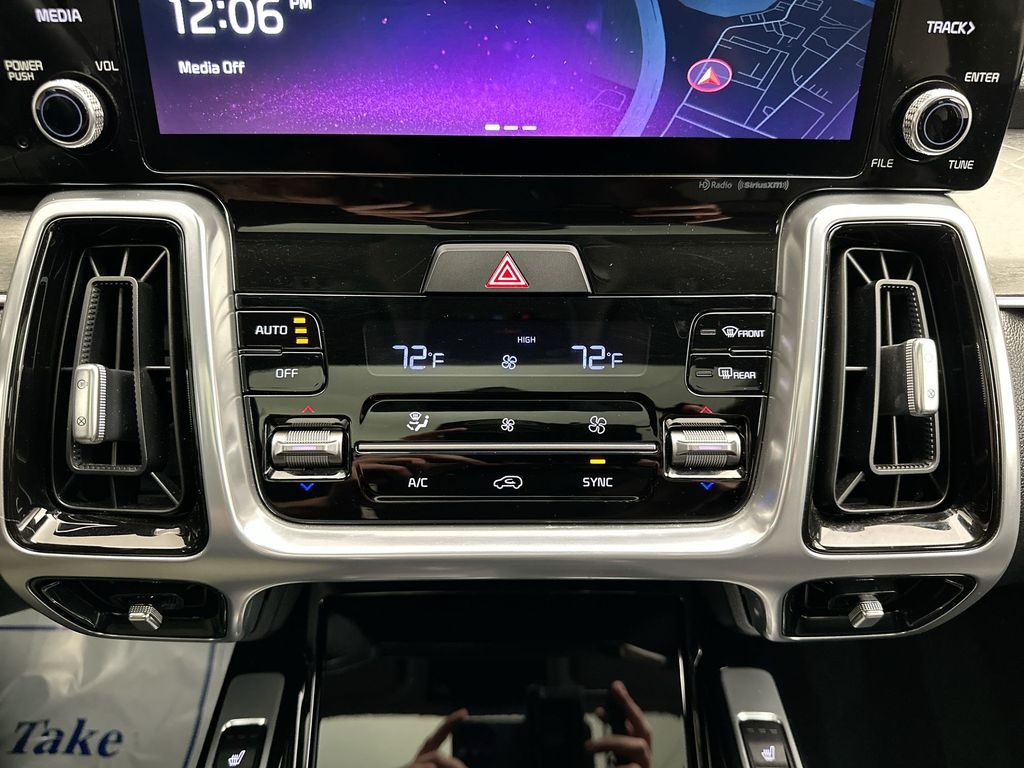 Thumbnail: 2023 Kia Sorento - 14