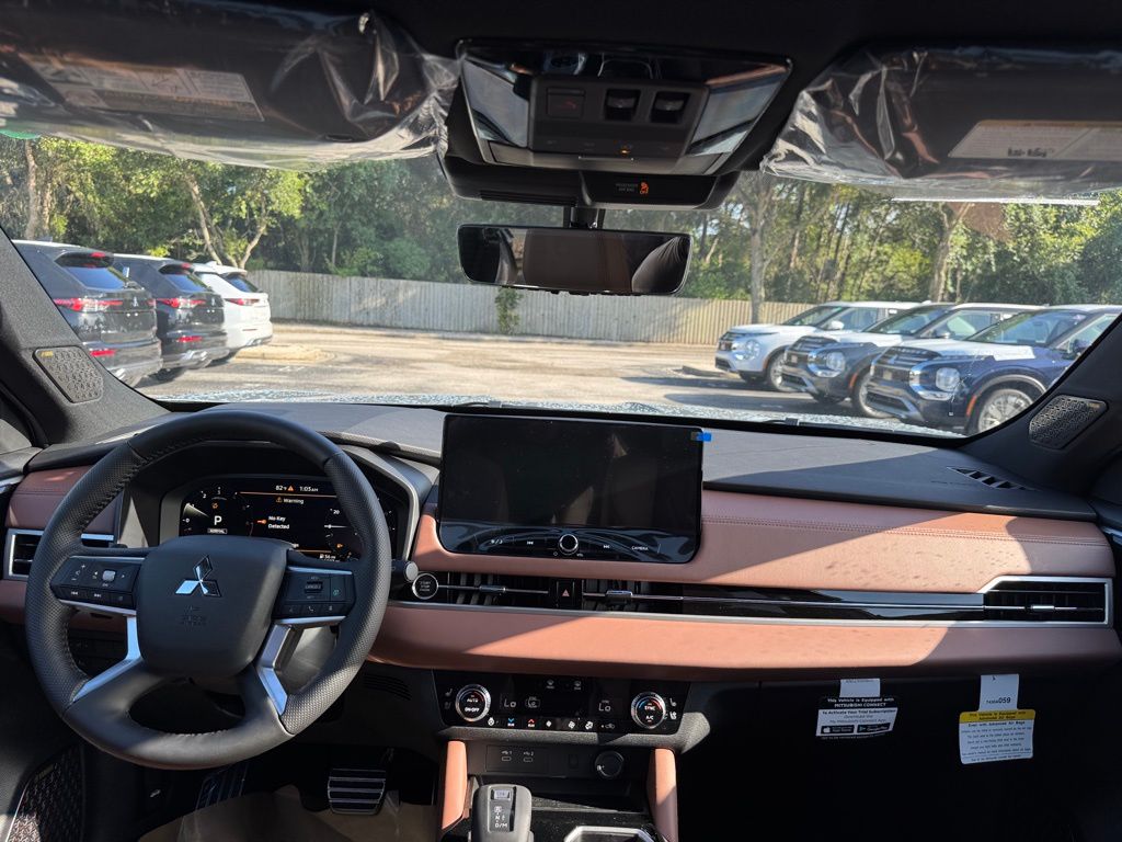 2025 Mitsubishi Outlander SEL photo 18
