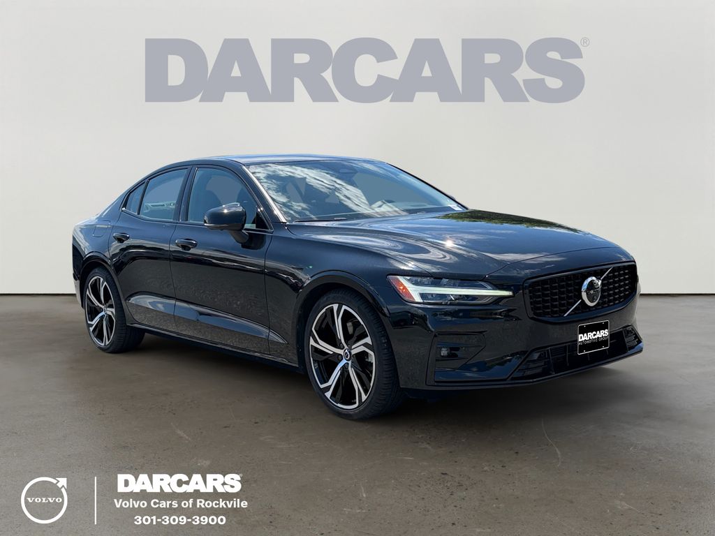 Onyx Black Metallic 2024 Volvo S60 B5 Plus Dark Theme AWD Sedan All-Wheel Drive Automatic